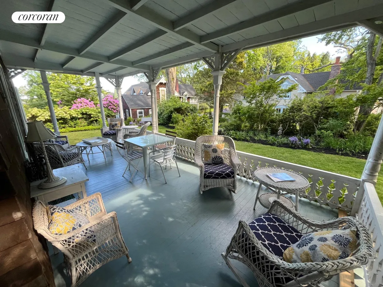 The Hamptons Real Estate | View 16 Wesley Avenue | room 1
