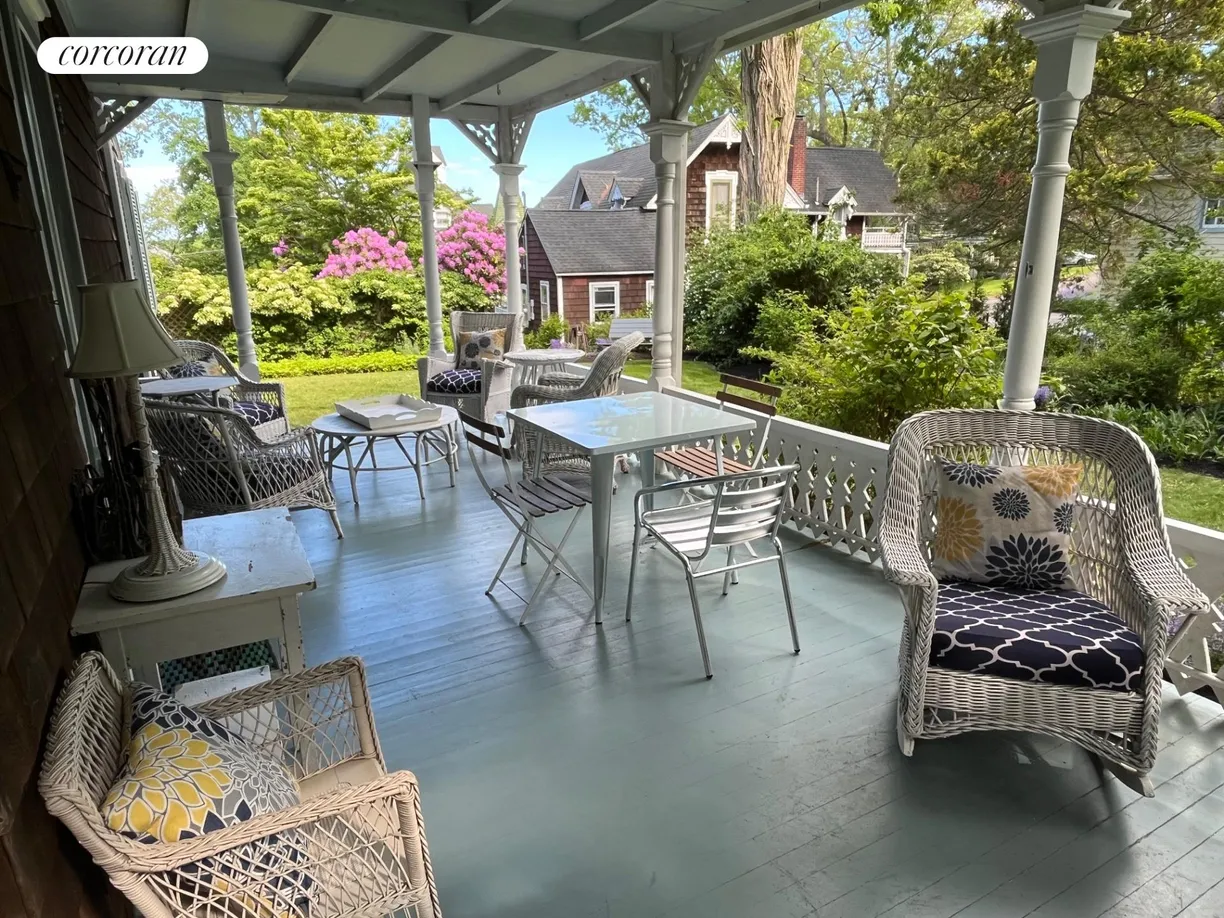 The Hamptons Real Estate | View 16 Wesley Avenue | room 2