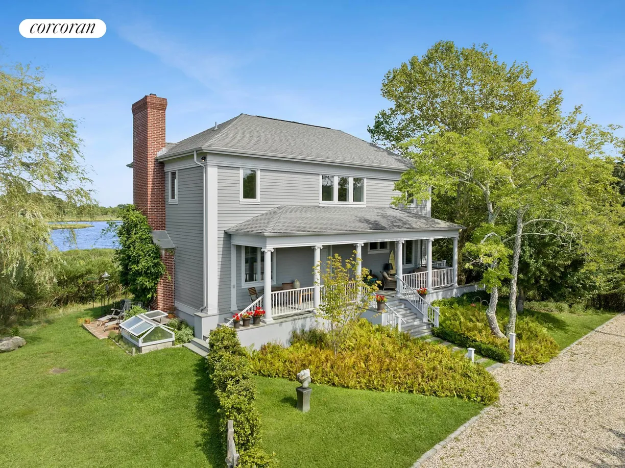 The Hamptons Real Estate | View 21 Old Stone Highway | room 1