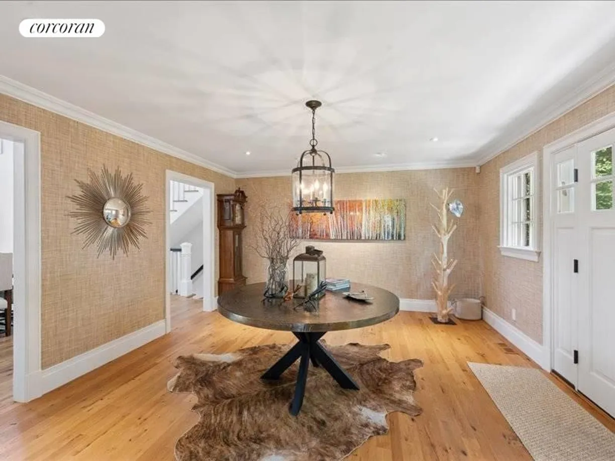 The Hamptons Real Estate | View 130 Harvest Lane | Entry Foyer