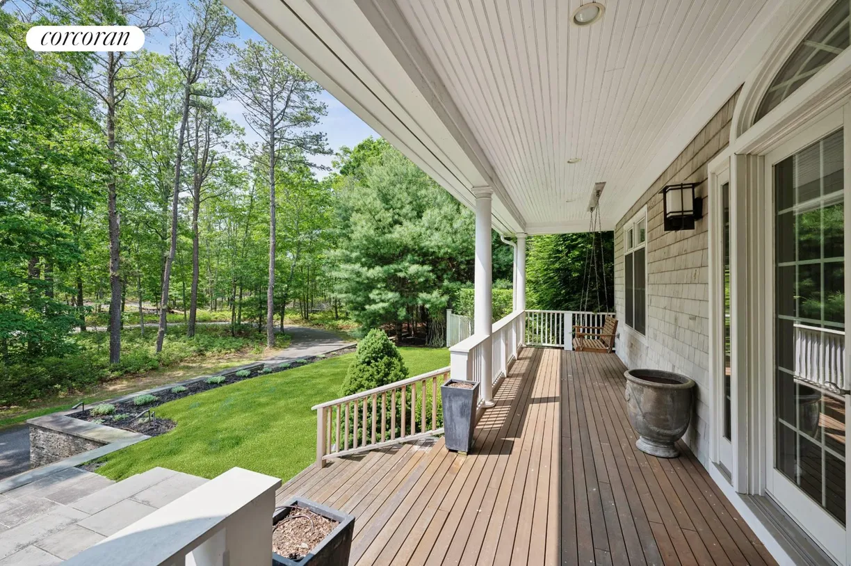 The Hamptons Real Estate | View 104 Merchants Path | room 1