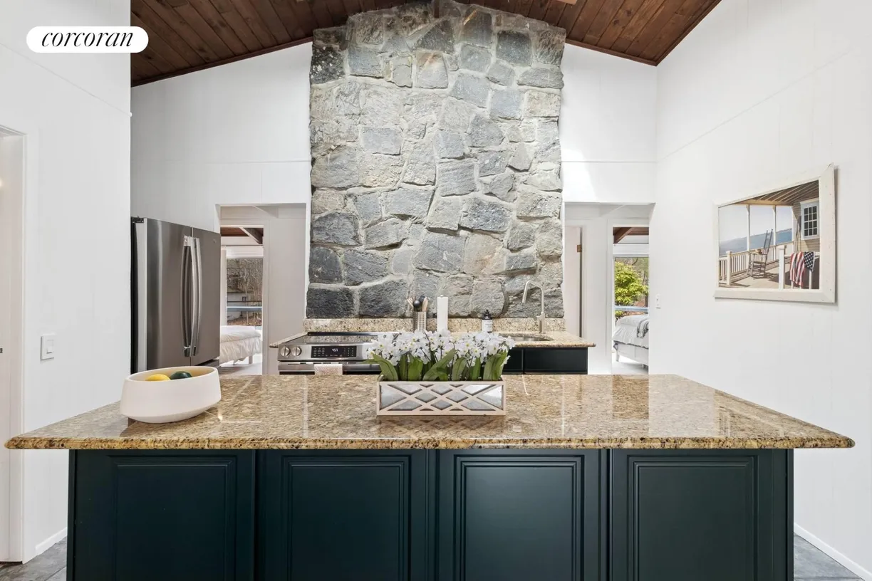 The Hamptons Real Estate | View 45 Hillside Drive East | room 2