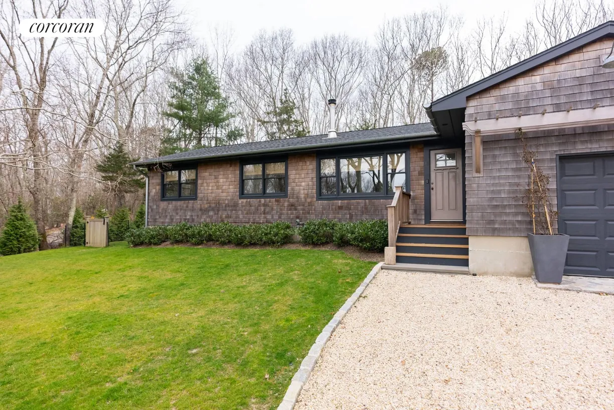 The Hamptons Real Estate | View 35 Sylvan Lane | 2 Beds, 1 Bath