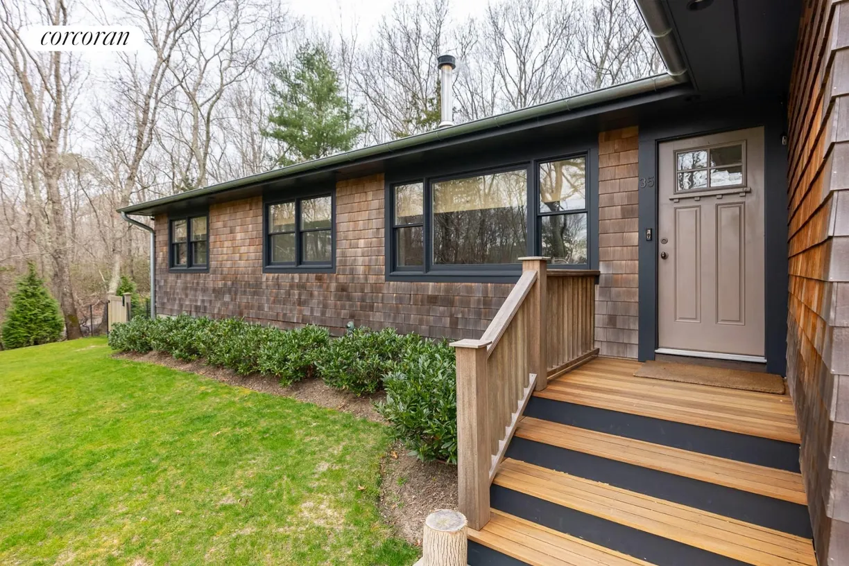 The Hamptons Real Estate | View 35 Sylvan Lane | Main Entrance