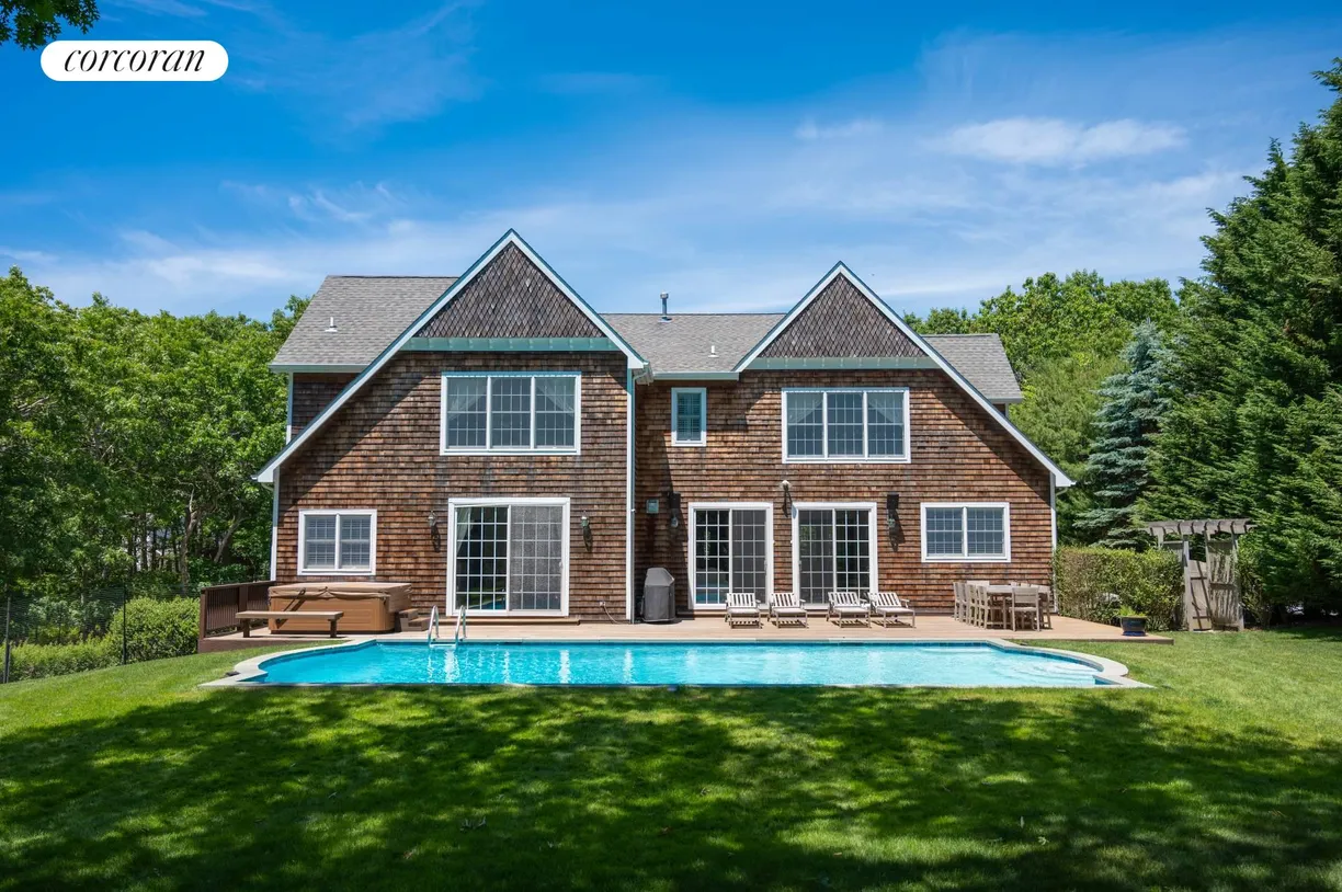 The Hamptons Real Estate | View 12 Balcomie Lane | 5 Beds, 5 Baths