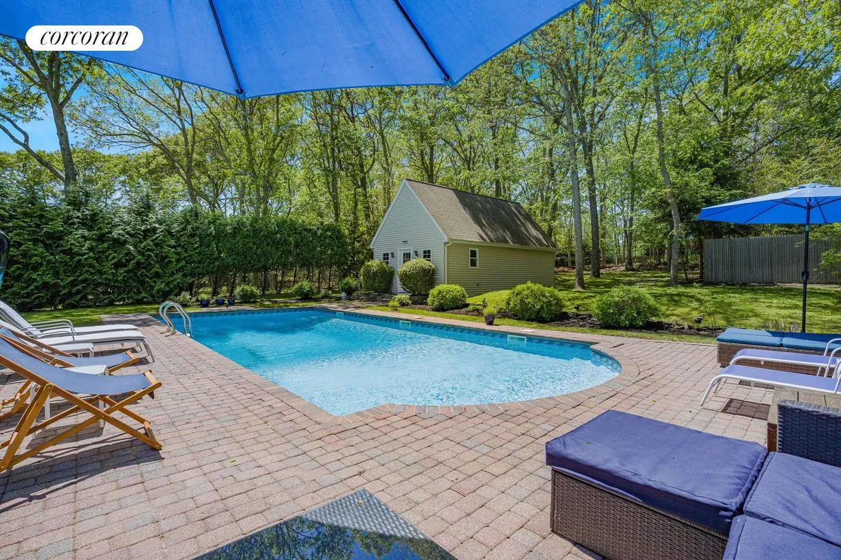The Hamptons Real Estate | View 3 East Brook Road | room 2