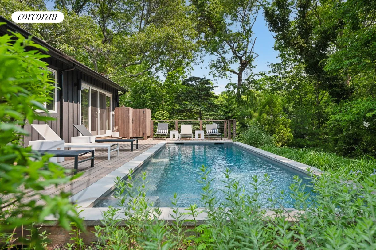 The Hamptons Real Estate | View 19 Highwood | 3 Beds, 2 Baths