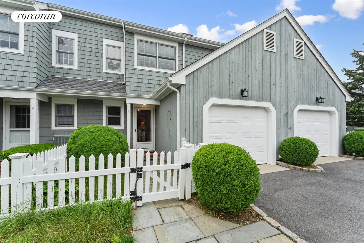 The Hamptons Real Estate | View 7 Brittany Lane | 2 Beds, 2 Baths