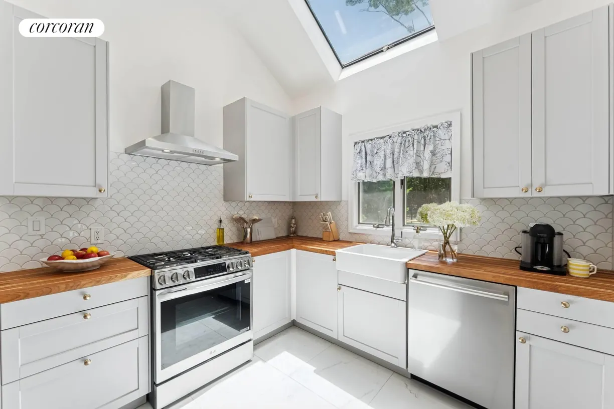 The Hamptons Real Estate | View 37 Trout Pond Road | room 2