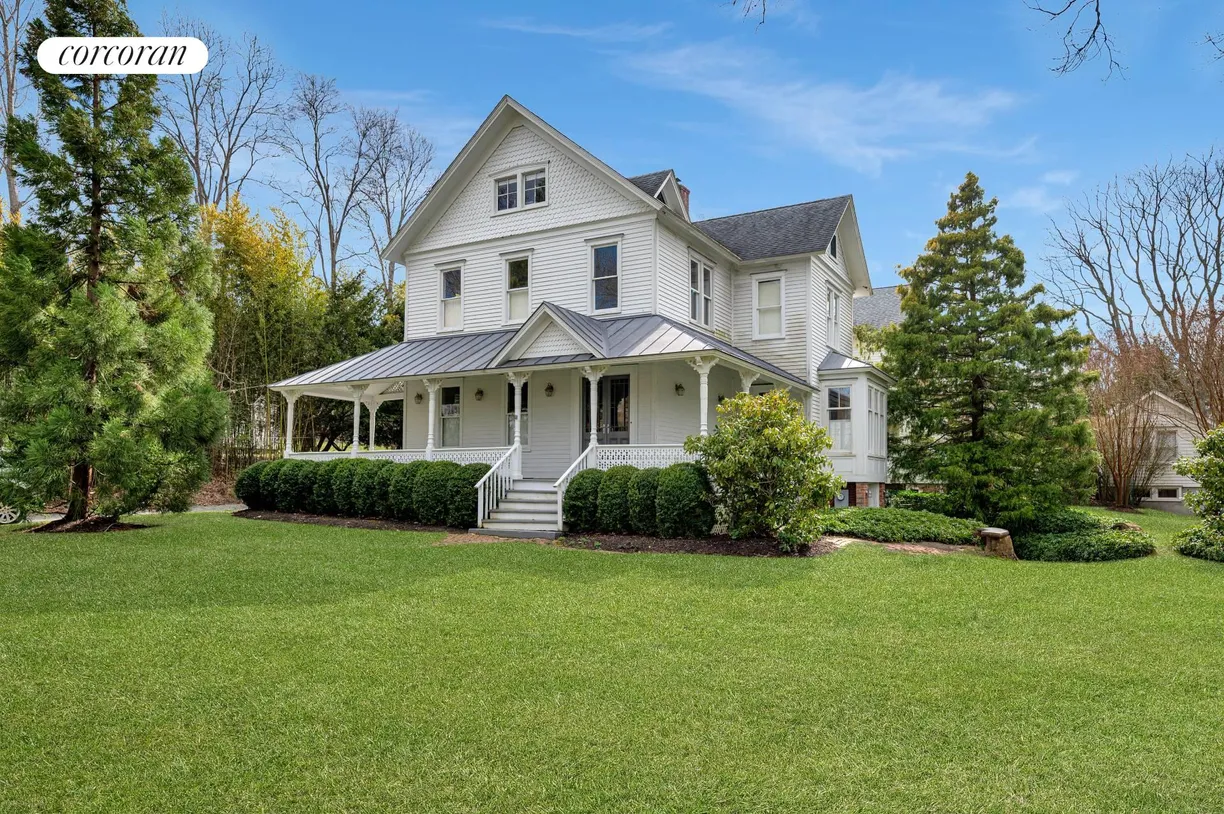 The Hamptons Real Estate | View 116 Bay Street | 6 Beds, 5 Baths