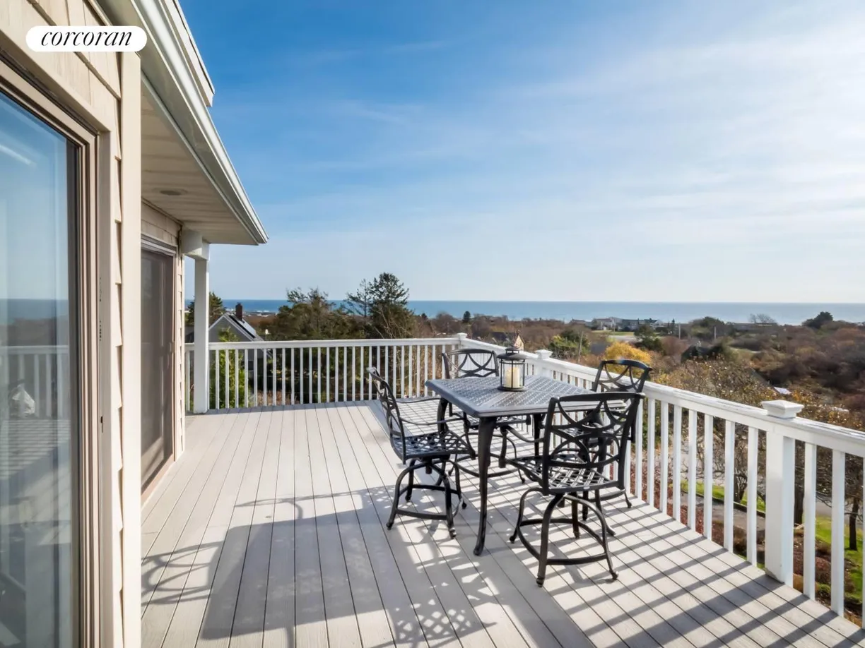 The Hamptons Real Estate | View 46 S Dewey Place | room 1
