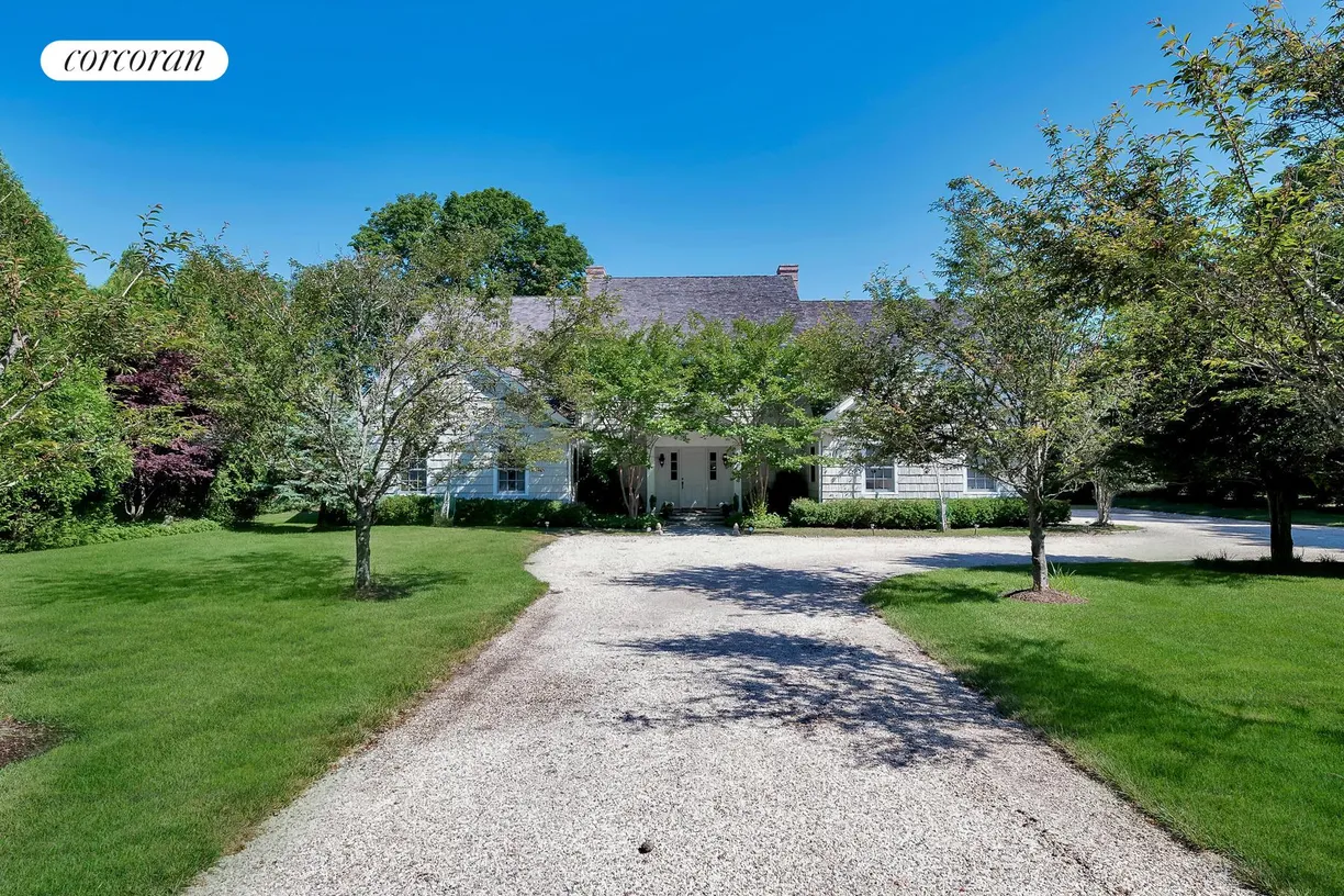 The Hamptons Real Estate | View 31 Foster Crossing | 5 Beds, 5 Baths