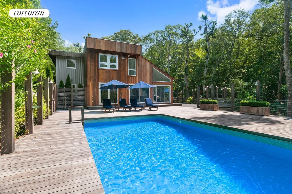 The Hamptons Real Estate | View 21 North Hollow Drive | 3 Beds, 3 Baths