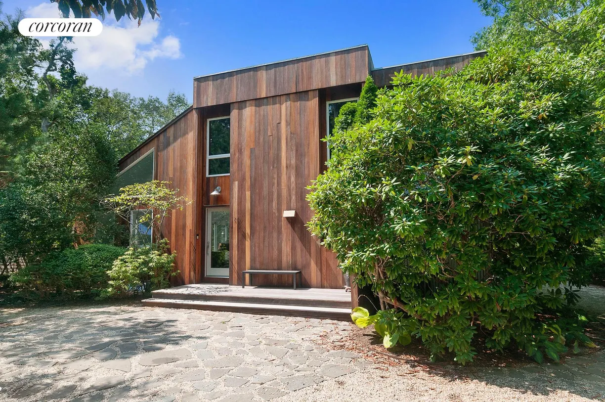 The Hamptons Real Estate | View 21 North Hollow Drive | room 1