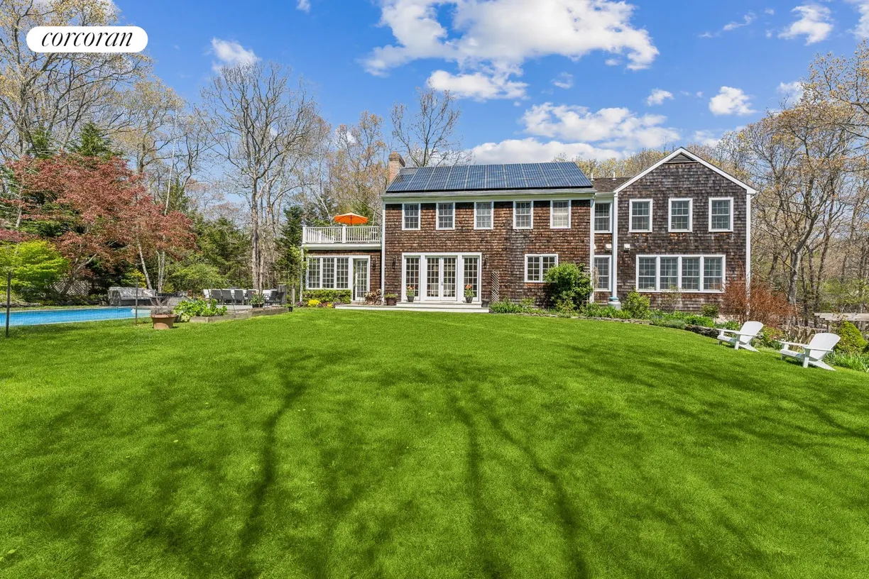 The Hamptons Real Estate | View 7 Bridge Hill Lane | 5 Beds, 5 Baths