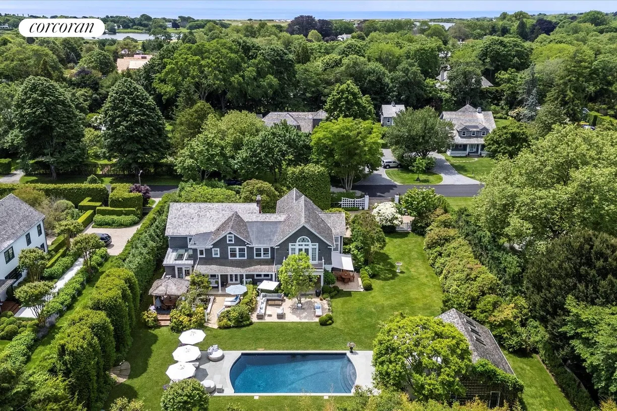 The Hamptons Real Estate | View 52 Davids Lane | 7 Beds, 7 Baths