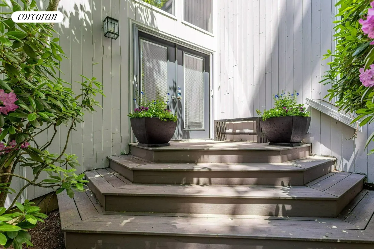 The Hamptons Real Estate | View 118 Sycamore Drive | Welcome