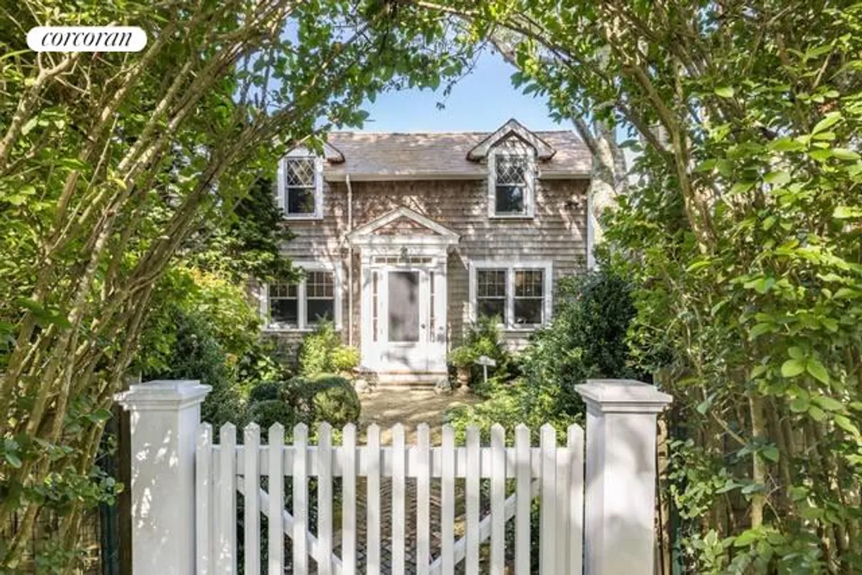 The Hamptons Real Estate | View 88 Buell Lane | Front
