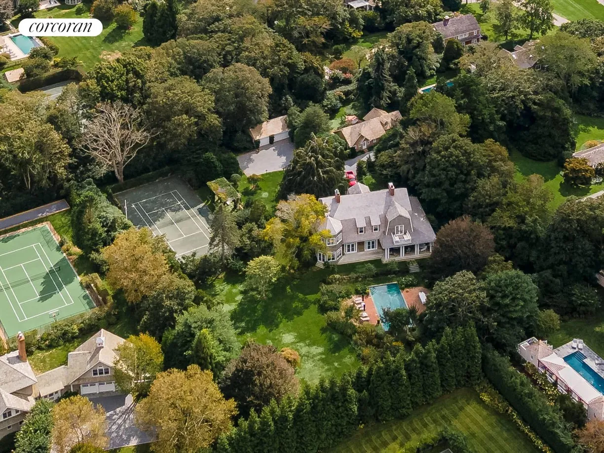 The Hamptons Real Estate | View 92 Egypt Lane | 8 Beds, 8 Baths