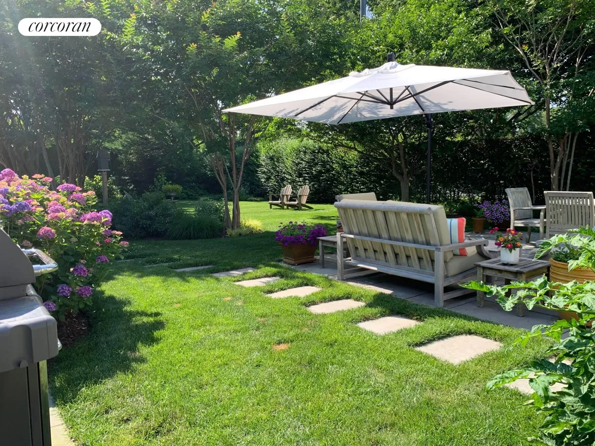 The Hamptons Real Estate | View 31 Henry Street | BEUATIFULLY LANDSCAPED
