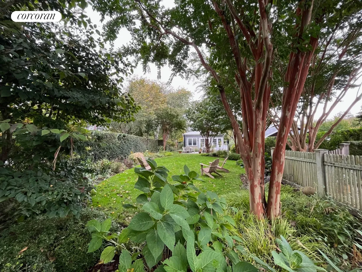 The Hamptons Real Estate | View 31 Henry Street | SPACIOUS YARD