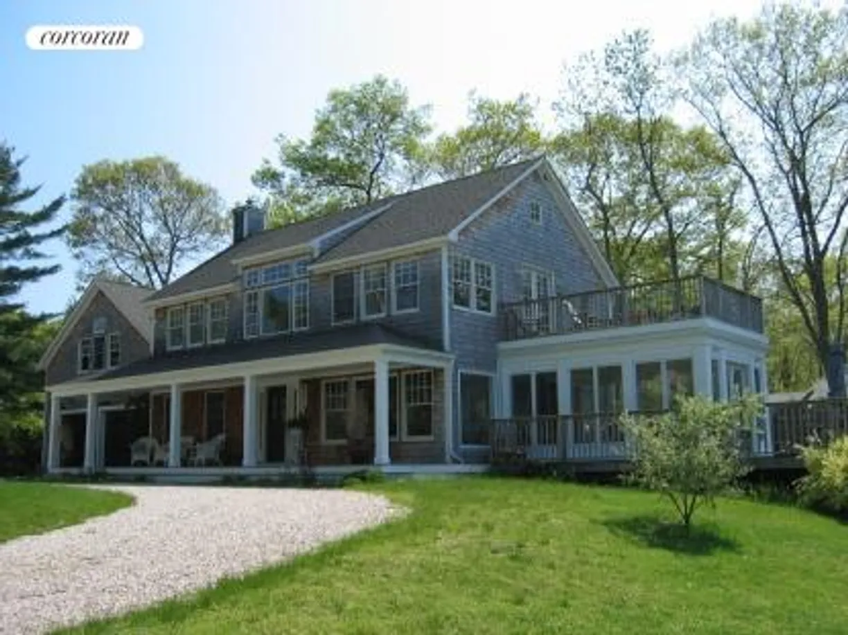 The Hamptons Real Estate | View 2 East Brander Parkway | 3 Beds, 3 Baths