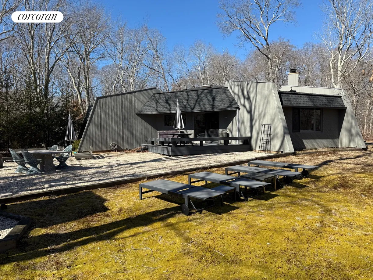 The Hamptons Real Estate | View 27 Brander Parkway | room 1