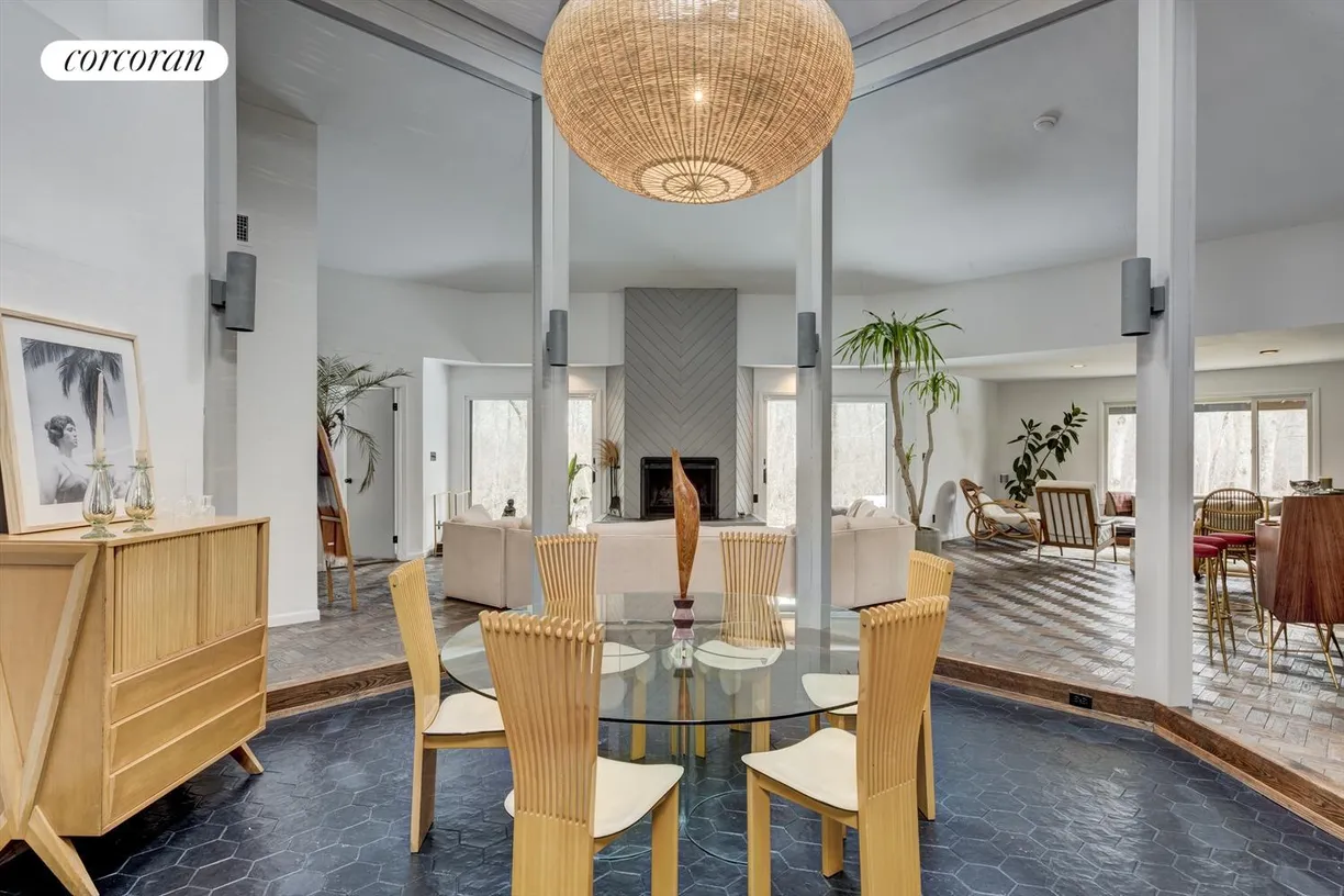 The Hamptons Real Estate | View 27 Brander Parkway | Dining area