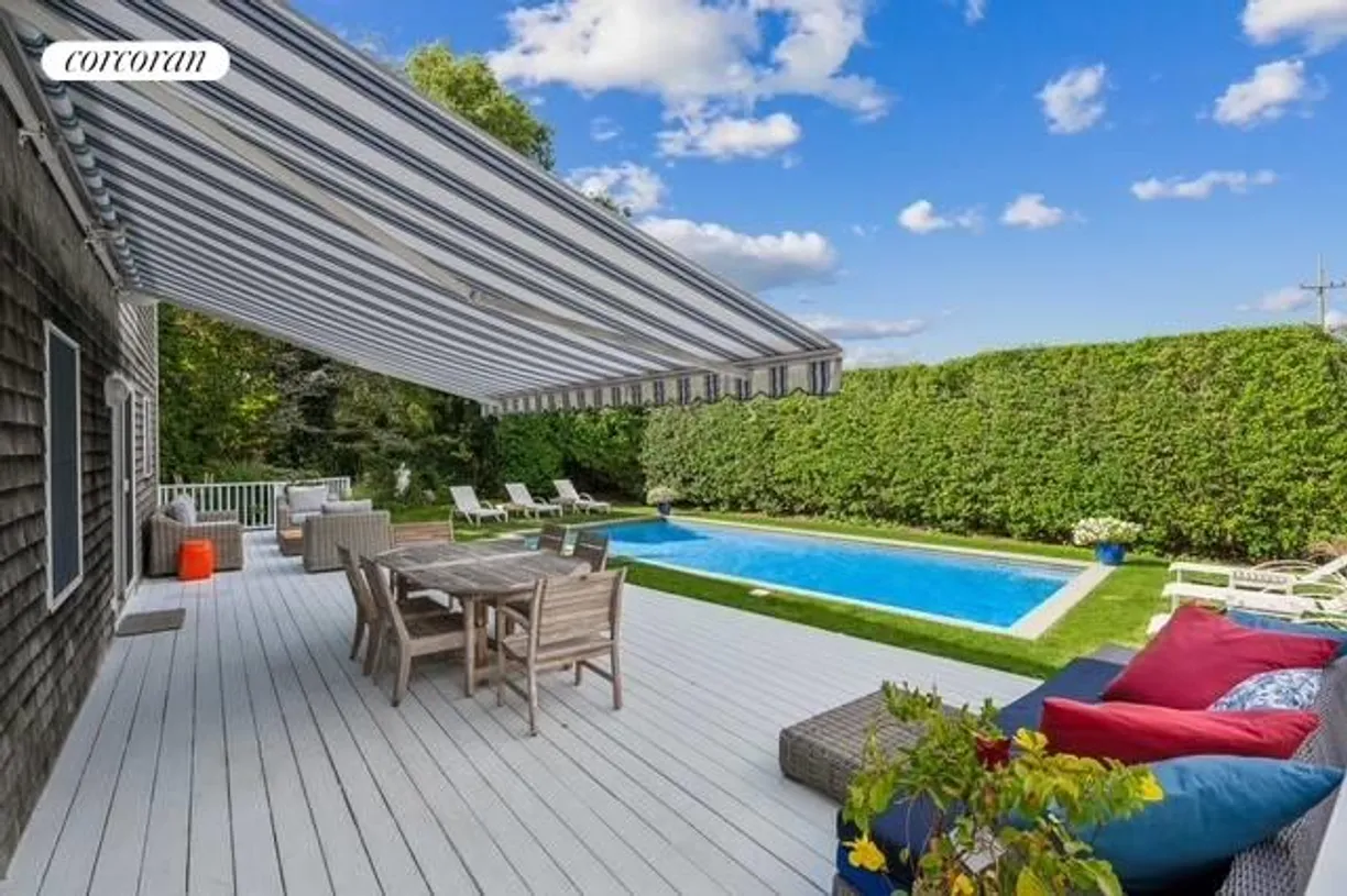 The Hamptons Real Estate | View 25 Meadowgrass Lane | 4 Beds, 4 Baths