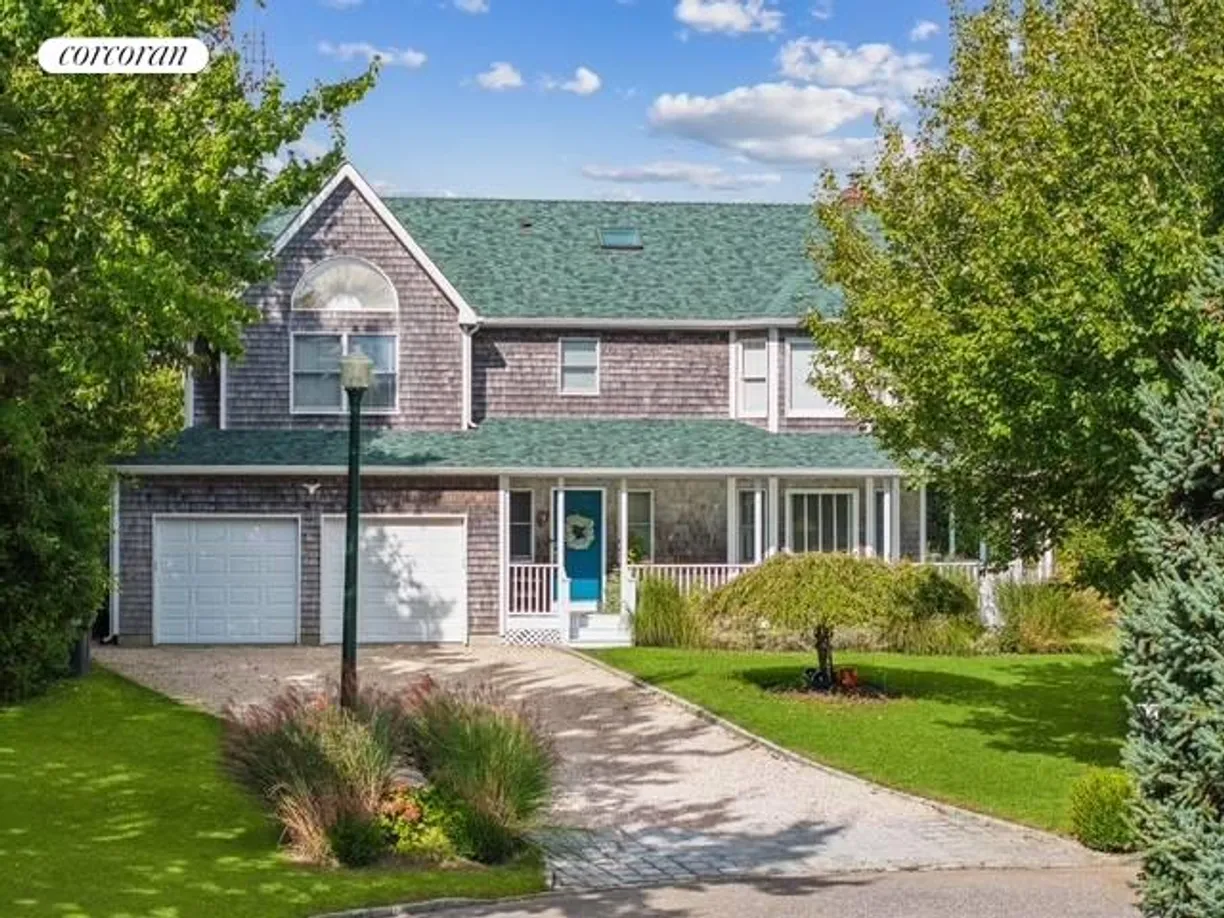 The Hamptons Real Estate | View 25 Meadowgrass Lane | front
