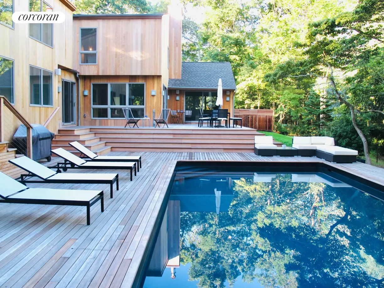 The Hamptons Real Estate | View  | 3 Beds, 2 Baths