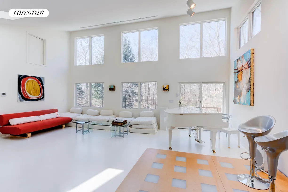 The Hamptons Real Estate | View  | Large Living/Entertaining