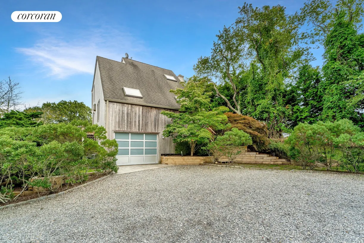 The Hamptons Real Estate | View 37 Gardiners Bay Drive | room 1