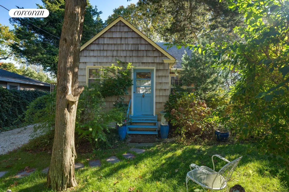 The Hamptons Real Estate | View 64 Towd Point Road | room 2