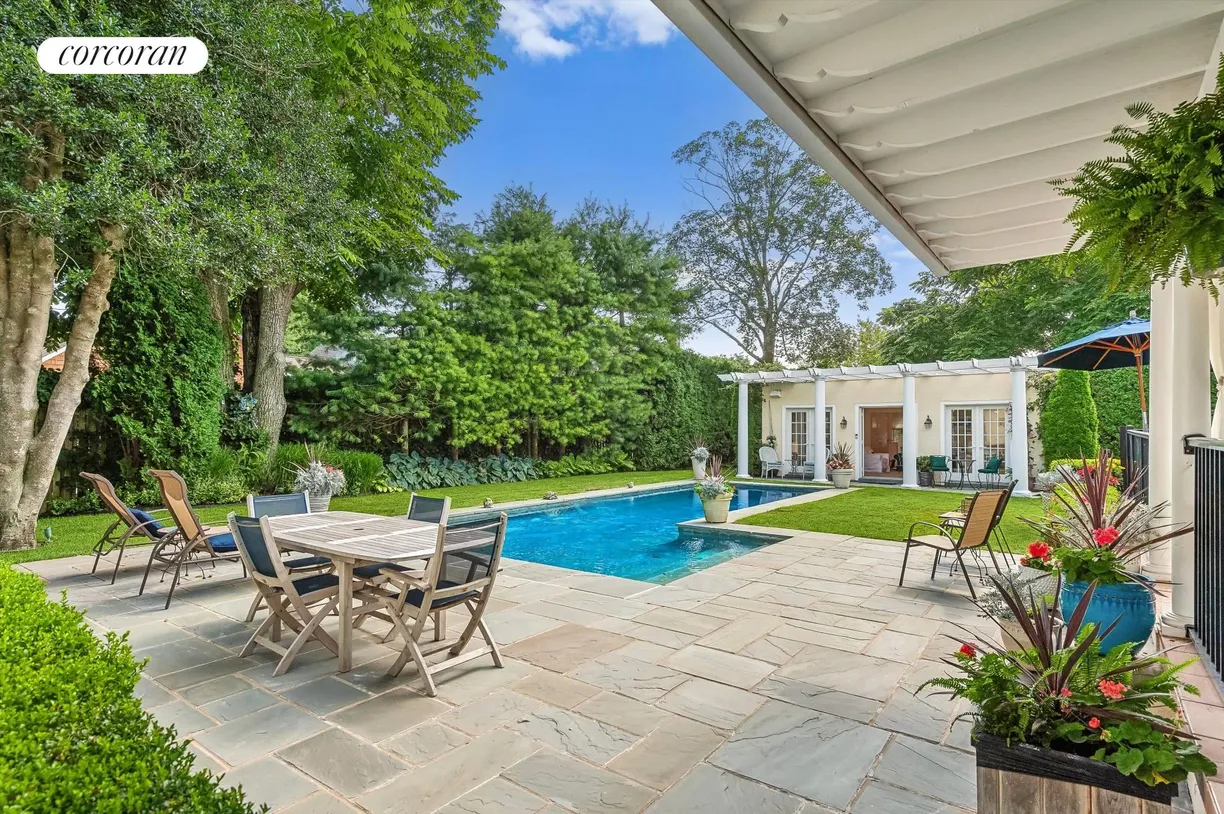 The Hamptons Real Estate | View 24 Jennings Avenue | 3 Beds, 5 Baths