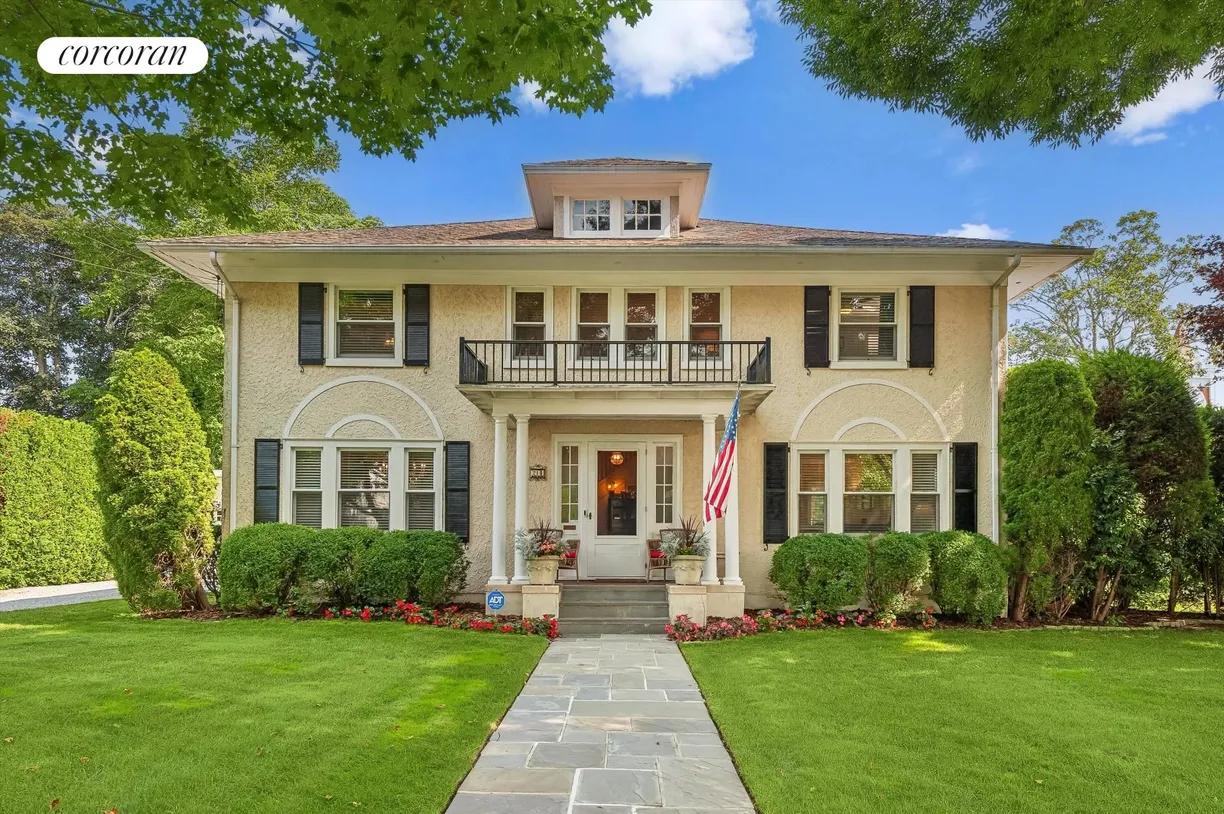 The Hamptons Real Estate | View 24 Jennings Avenue | room 2