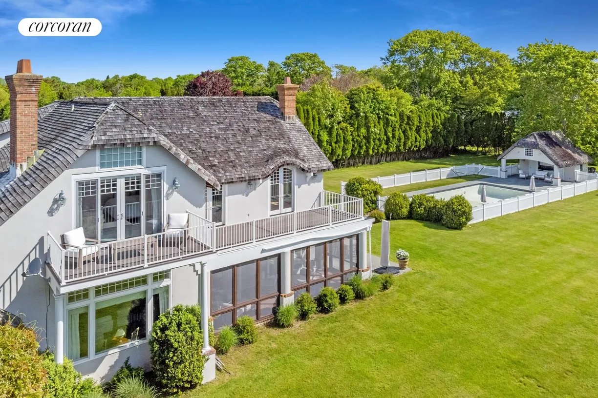 The Hamptons Real Estate | View 42 St Mary's Lane | 5 Beds, 4 Baths