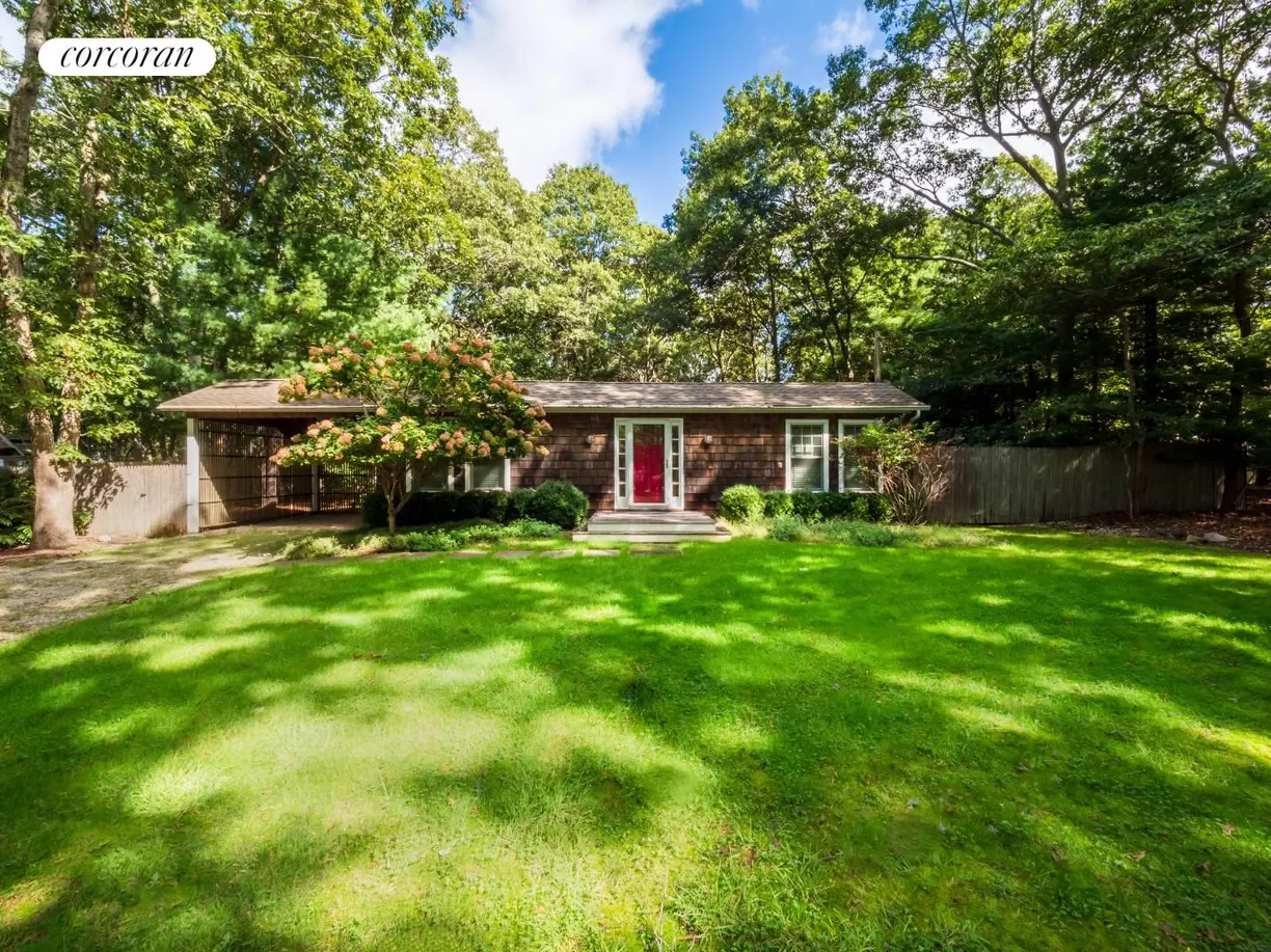 The Hamptons Real Estate | View 13 Glade Road | 2 Beds, 1 Bath