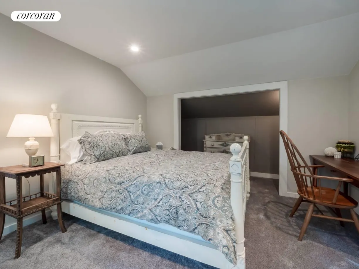 The Hamptons Real Estate | View 13 Glade Road | room 2