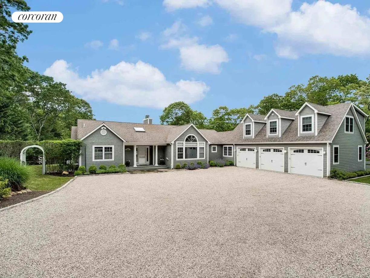 The Hamptons Real Estate | View 537 Hands Creek Road | 4 Beds, 6 Baths