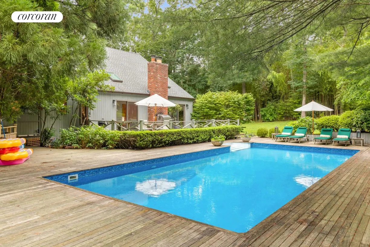 The Hamptons Real Estate | View 10 Whale Rock Lane | 3 Beds, 2 Baths