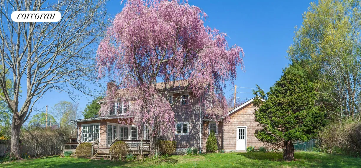 The Hamptons Real Estate | View 42 Toilsome Lane | 4 Beds, 3 Baths