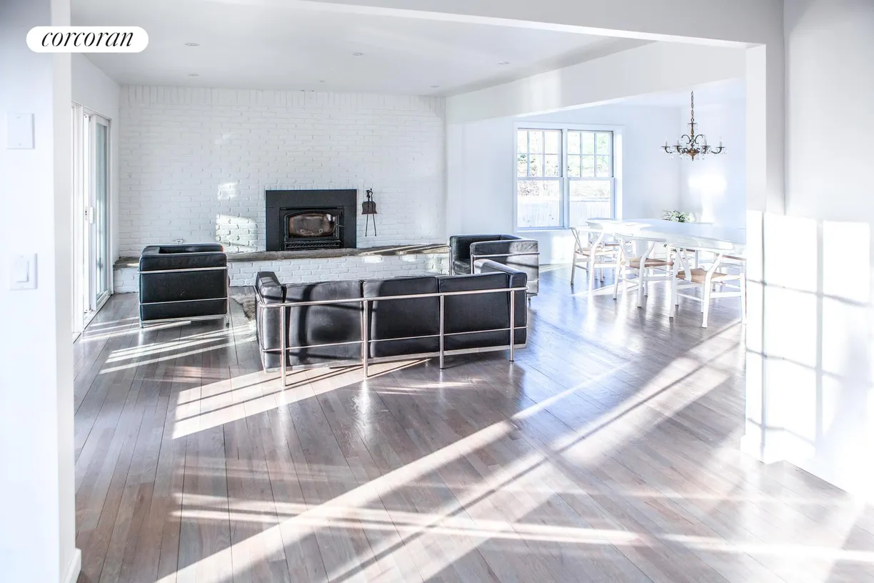 The Hamptons Real Estate | View 42 Toilsome Lane | Bright and Clean