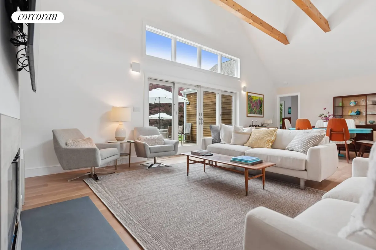 The Hamptons Real Estate | View 55 Hildreth Lane | High Ceilings