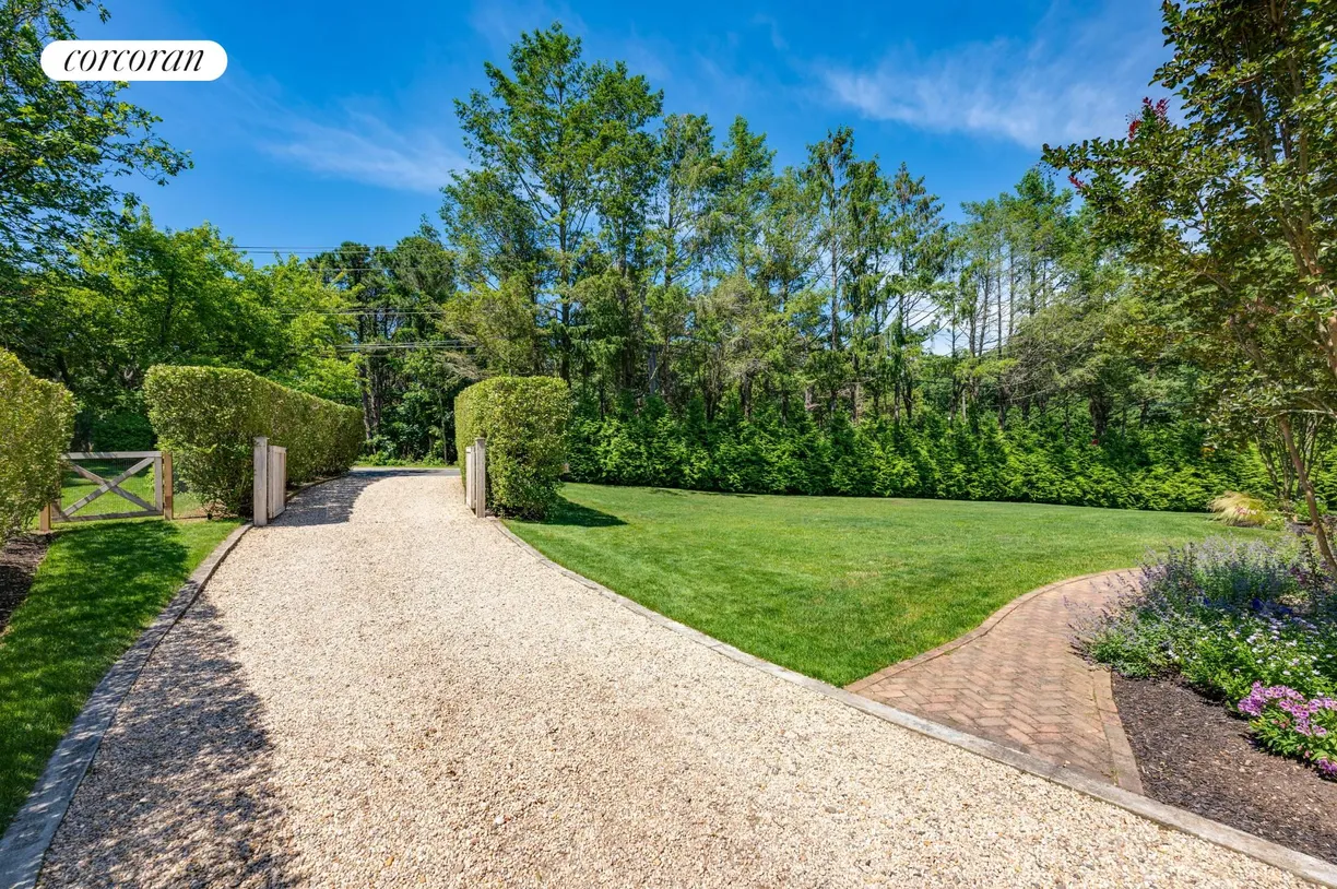 The Hamptons Real Estate | View 2 Longview Road | room 2