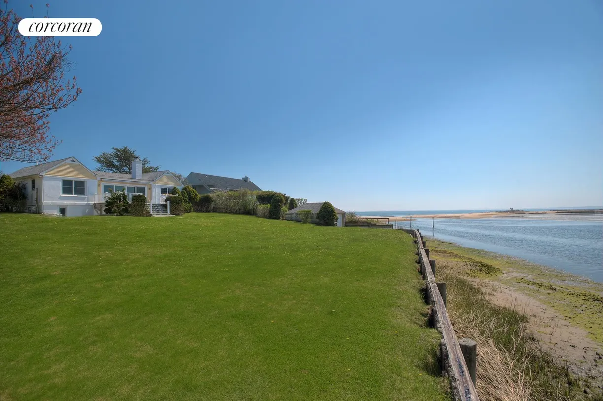 The Hamptons Real Estate | View  | 3 Beds, 2 Baths
