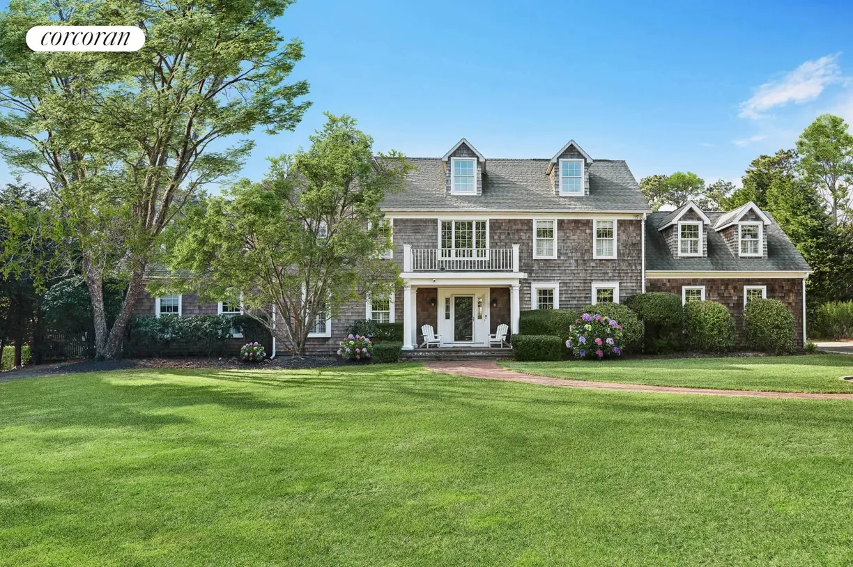 The Hamptons Real Estate | View 270 Montauk Hwy (deep flag lot off hwy) | room 1