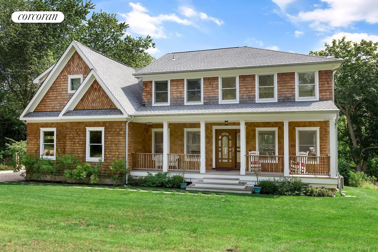 The Hamptons Real Estate | View  | Grand