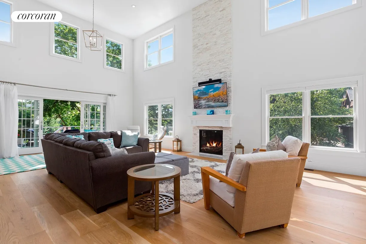 The Hamptons Real Estate | View  | Space