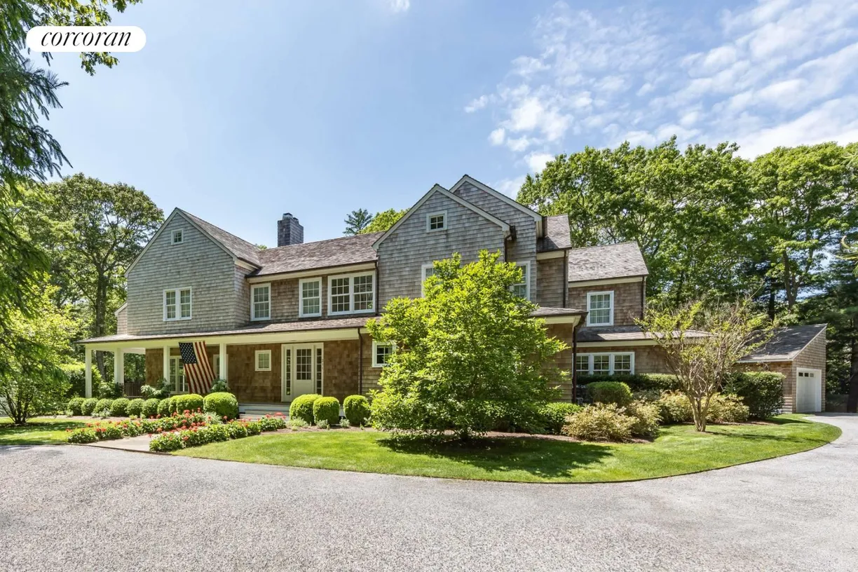 The Hamptons Real Estate | View 211 Cove Hollow Road | 7 Beds, 7 Baths